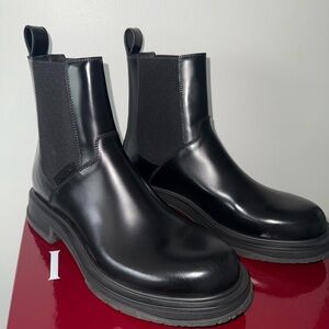 Gucci Shiny Black Leather Chelsea Boots